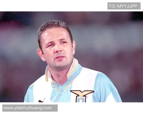 足球明星洗发膏带来的魅力与自信让你在球场外也能闪耀光芒 足球明星洗发膏带来的魅力与自信让你在球场外也能闪耀光芒